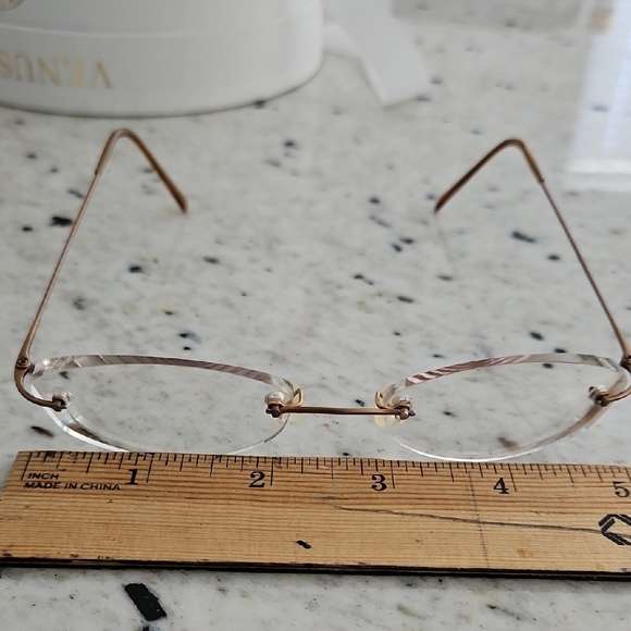 Chic Gold Rimless Frame - Picture 5 of 5